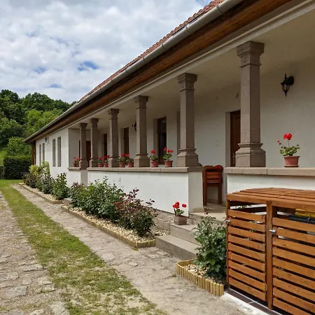Rozsakert Vendeghaz Apartment Szomolya Exterior photo
