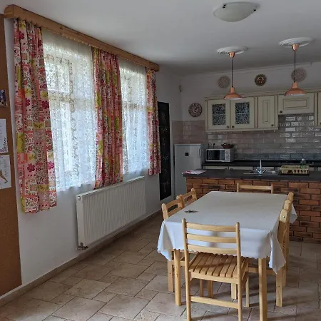 Rozsakert Vendeghaz Apartment Szomolya Exterior photo