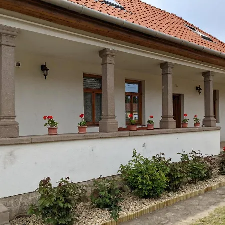 Rozsakert Vendeghaz Apartment Szomolya Exterior photo