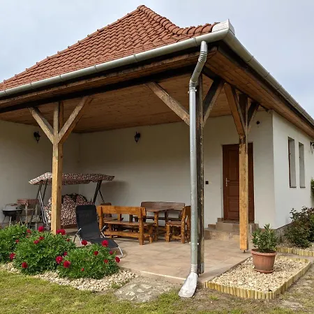 Rozsakert Vendeghaz Apartment Szomolya Exterior photo