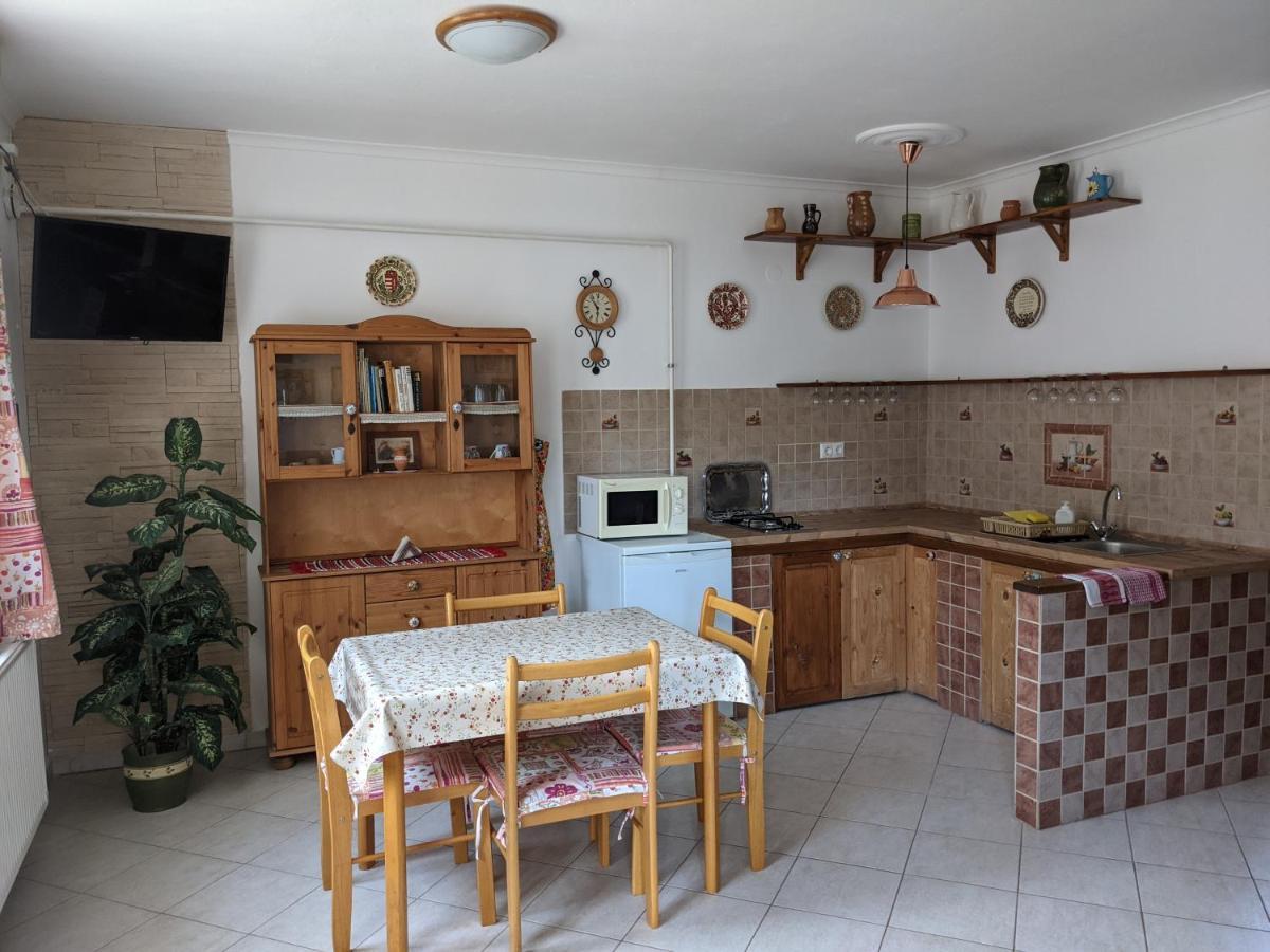 Apartment Rozsakert Vendeghaz Szomolya