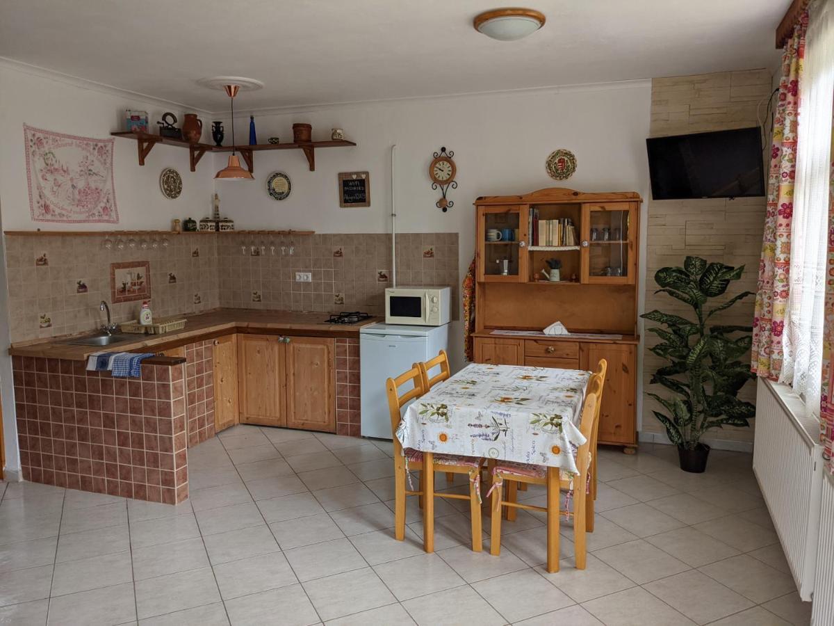 Apartment Rozsakert Vendeghaz *